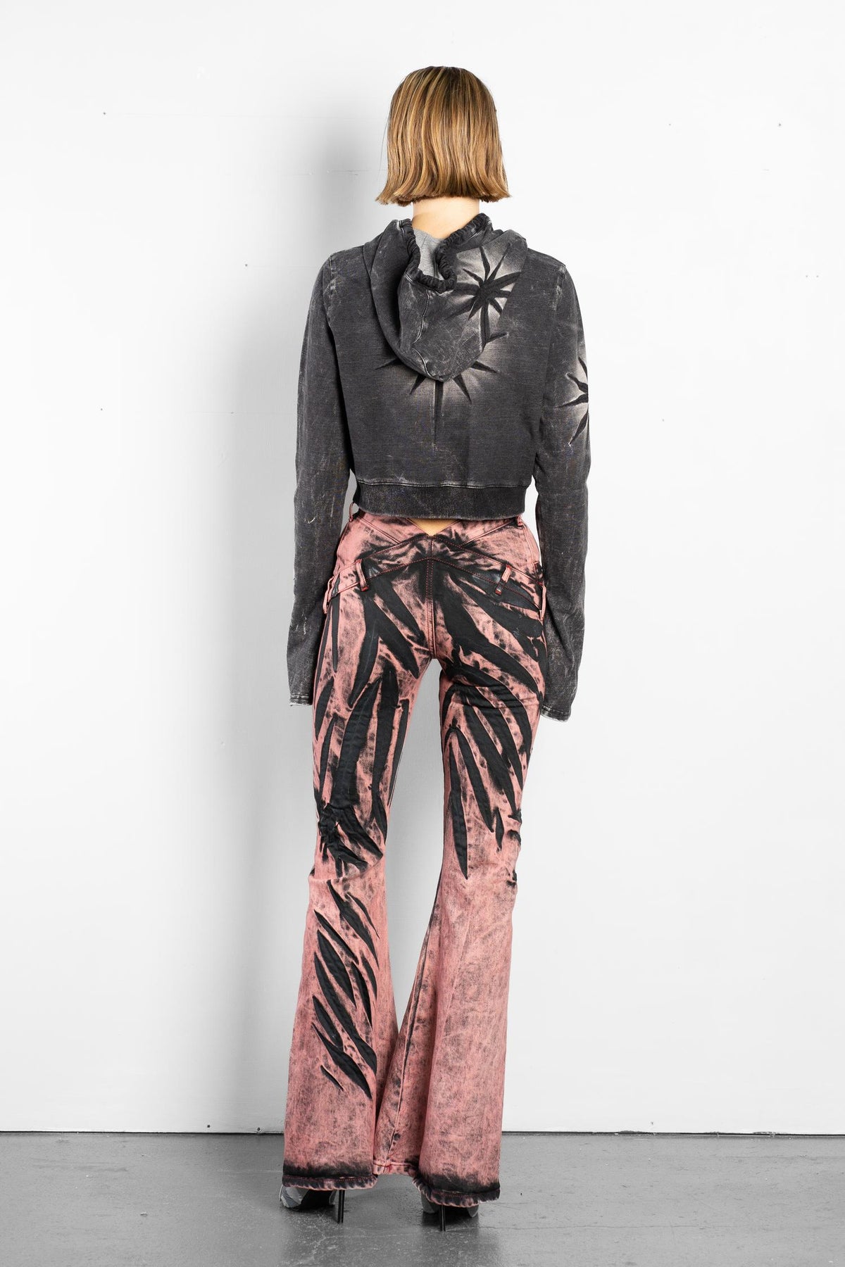 V-SHAPE FLARE JEANS