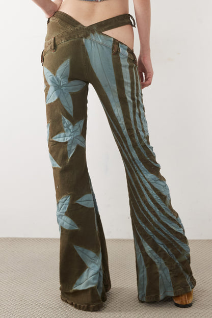 TRIBAL FLOWER FLARED JEANS