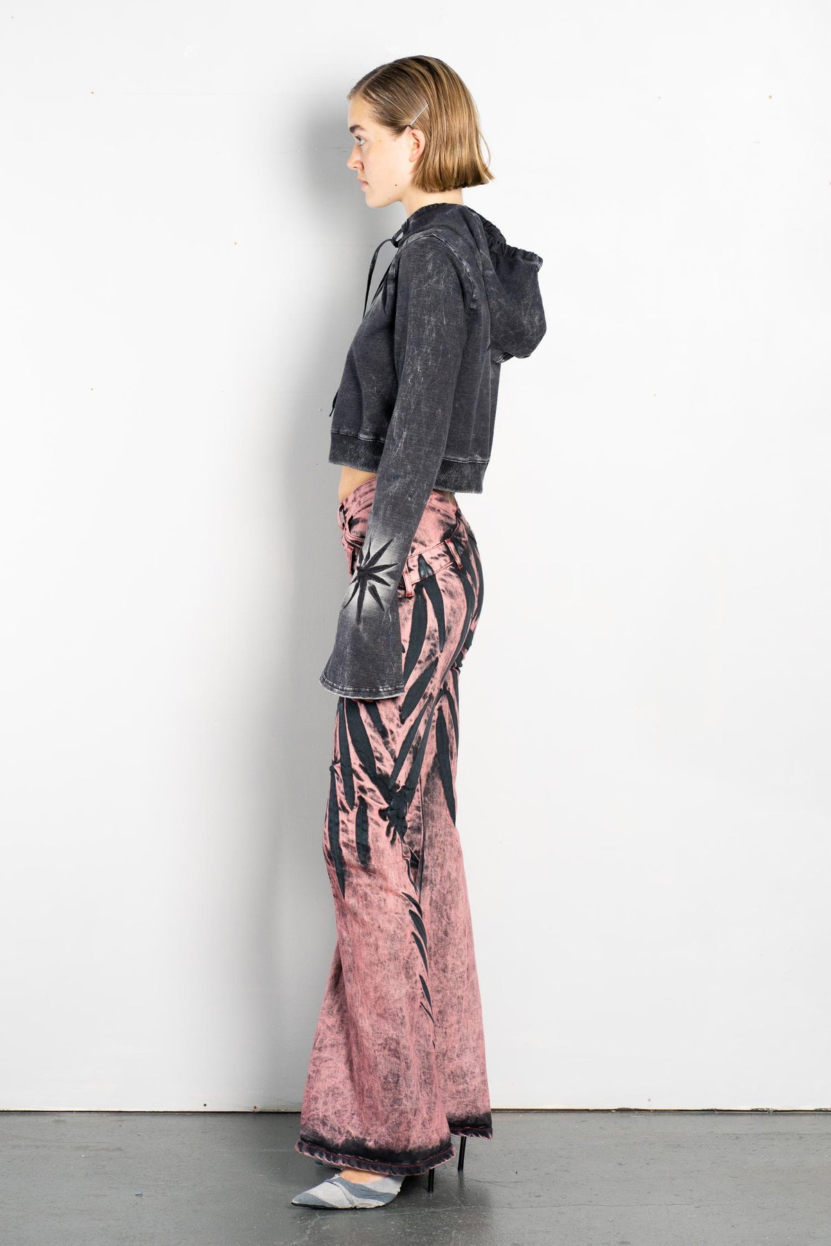 V-SHAPE FLARE JEANS