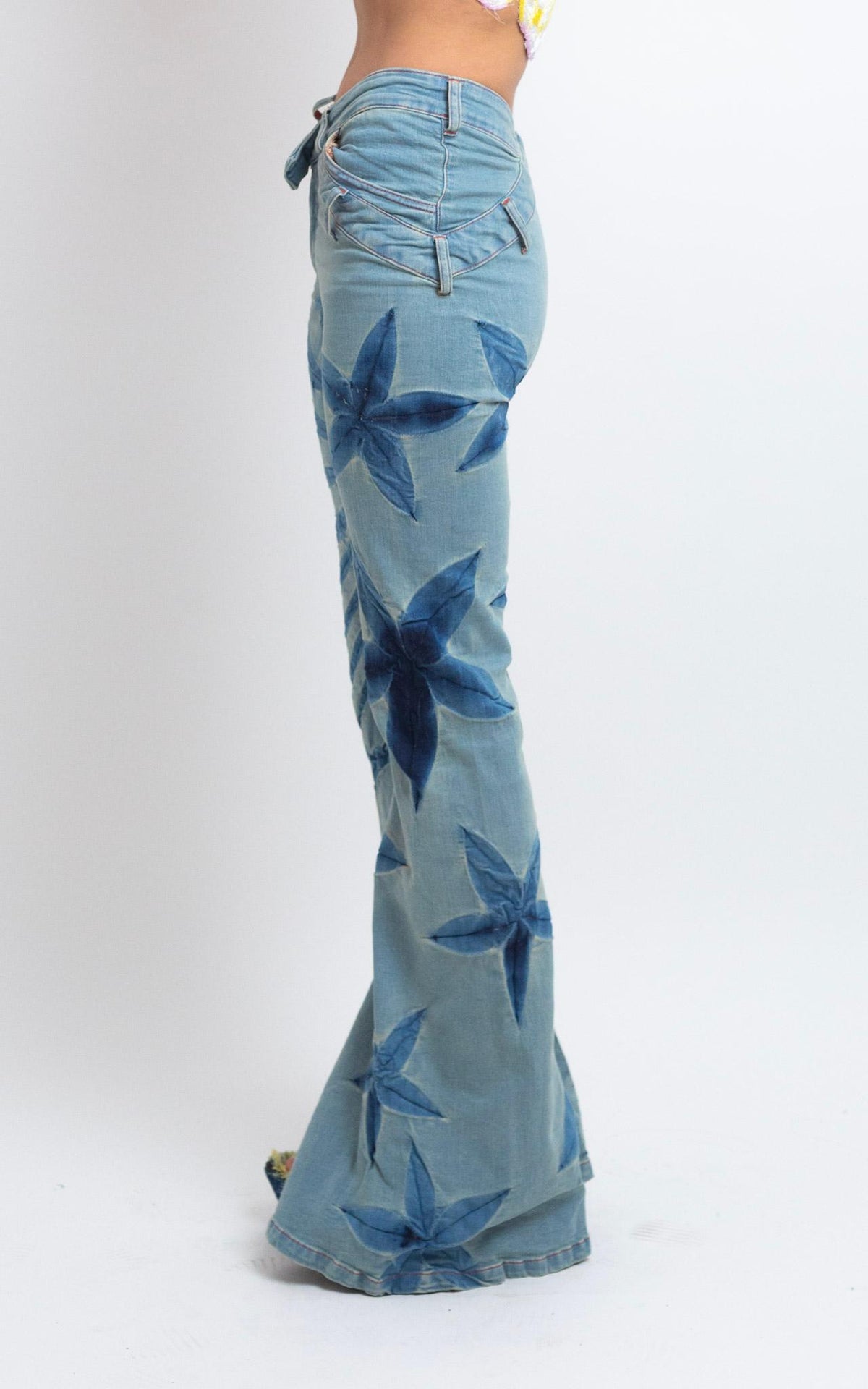 TRIBAL FLOWER BIAS CUT JEANS