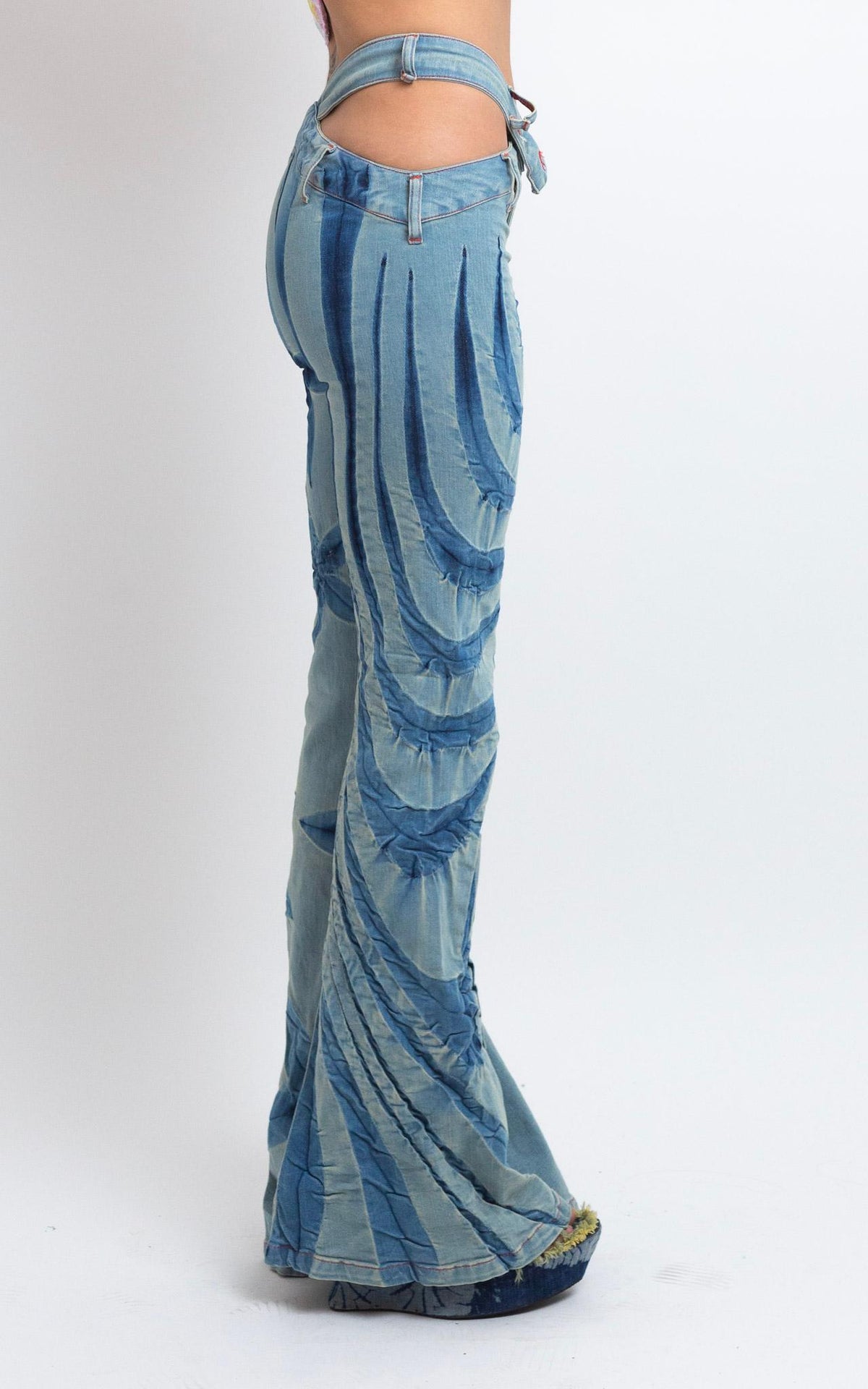 TRIBAL FLOWER BIAS CUT JEANS